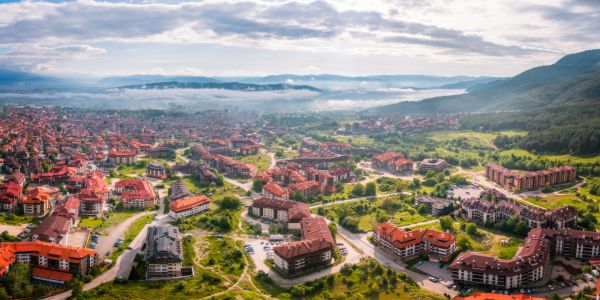 Красивият район на град Гоце Делчев с незабравим купон с колегите на Николина Чакърдъкова