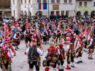 Кукерски събор „Песпонеделник”- Широка лъка