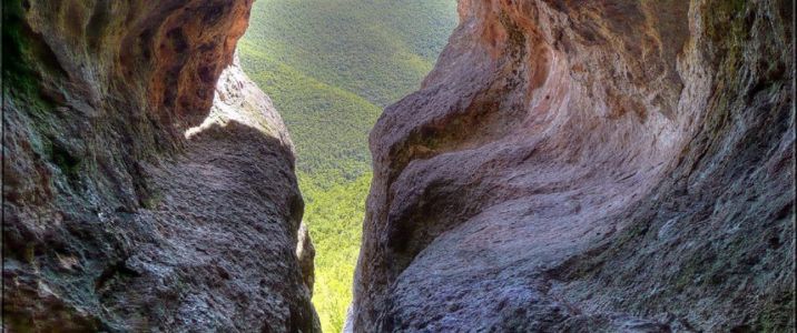 Пещера Утробата