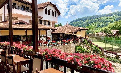 Хотел Манастир, Берово